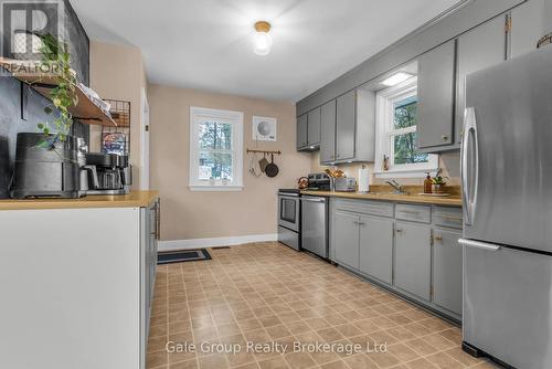 316 Bruce Street, Woodstock (Woodstock - South), ON - Indoor Photo Showing Kitchen