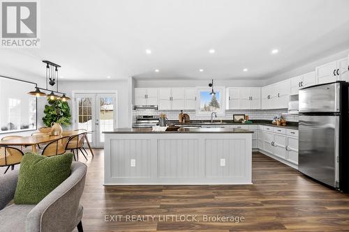 1018 Meadowview Road, Kawartha Lakes (Omemee), ON - Indoor Photo Showing Kitchen With Upgraded Kitchen