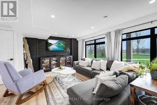 1671 County Rd 43 Road, North Grenville, ON - Indoor Photo Showing Living Room