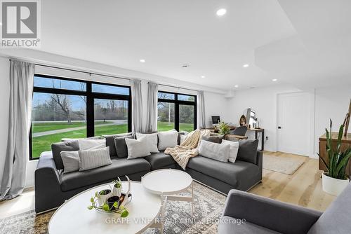 1671 County Rd 43 Road, North Grenville, ON - Indoor Photo Showing Living Room