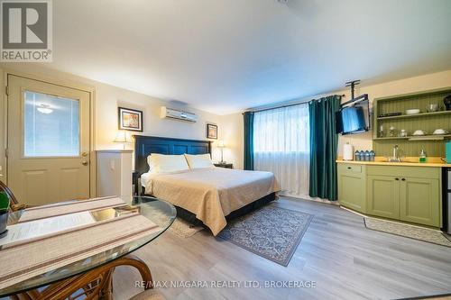 90 Mary Street, Niagara-On-The-Lake (Town), ON - Indoor Photo Showing Bedroom