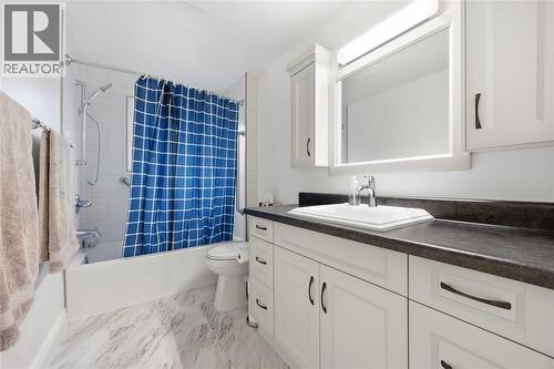 929 Assiniboine Crescent, Sarnia, ON - Indoor Photo Showing Bathroom