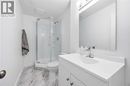 929 Assiniboine Crescent, Sarnia, ON - Indoor Photo Showing Bathroom