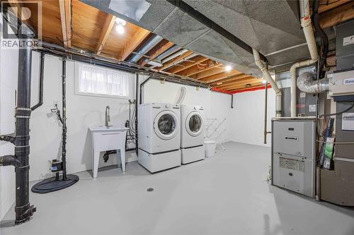 929 Assiniboine Crescent, Sarnia, ON - Indoor Photo Showing Laundry Room