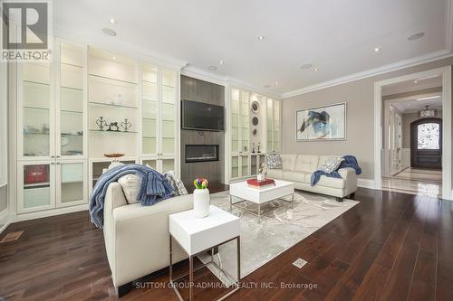 669 Bedford Park Avenue, Toronto, ON - Indoor Photo Showing Living Room