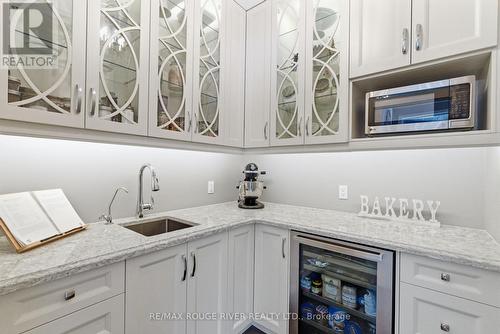 4199 Hwy 2 Highway, Clarington, ON - Indoor Photo Showing Kitchen With Upgraded Kitchen