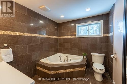 3 piece bathroom just outside primary bedroom - 3304 Goldstein Road, Severn, ON - Indoor Photo Showing Bathroom