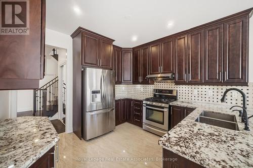 5836 Terrapark Trail, Mississauga, ON - Indoor Photo Showing Kitchen With Stainless Steel Kitchen With Double Sink With Upgraded Kitchen