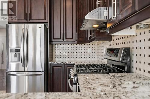 5836 Terrapark Trail, Mississauga, ON - Indoor Photo Showing Kitchen With Stainless Steel Kitchen