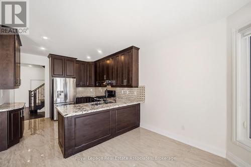 5836 Terrapark Trail, Mississauga, ON - Indoor Photo Showing Kitchen With Upgraded Kitchen