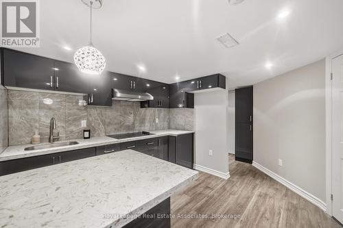 5836 Terrapark Trail, Mississauga, ON - Indoor Photo Showing Kitchen With Upgraded Kitchen