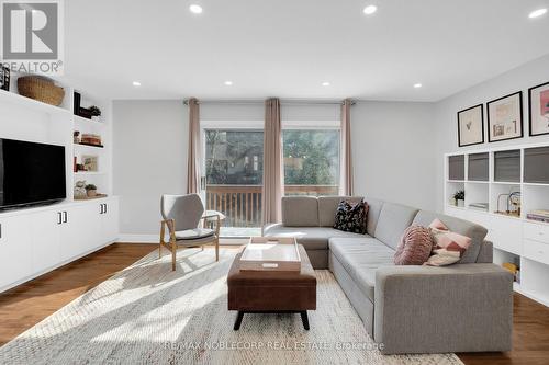 52 - 1080 Walden Circle, Mississauga, ON - Indoor Photo Showing Living Room