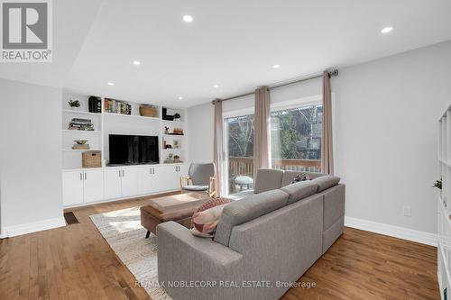 52 - 1080 Walden Circle, Mississauga, ON - Indoor Photo Showing Living Room