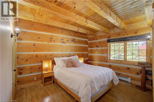 Main floor bedroom - 802080 Grey Road 40, Chatsworth (Twp), ON - Indoor Photo Showing Bedroom