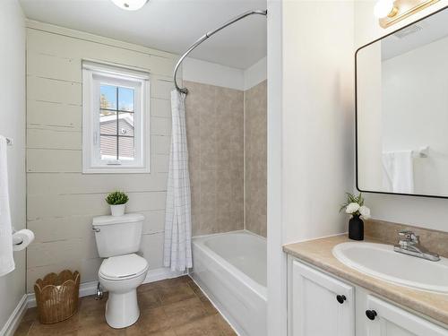 17 Harbourview Inn Loop, Salmon River Bridge, NS 