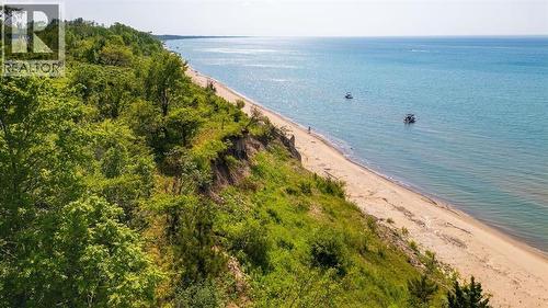 7081 Blue Coast Heights, Plympton-Wyoming, ON 