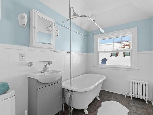 1588 Chestnut Street, Halifax, NS 