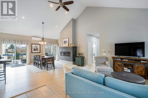 28 Boyd Crescent, Oro-Medonte (Moonstone), ON - Indoor Photo Showing Living Room With Fireplace