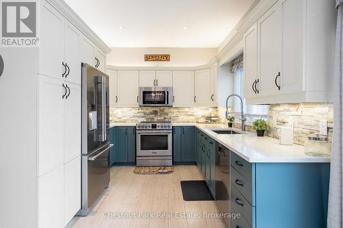 28 Boyd Crescent, Oro-Medonte (Moonstone), ON - Indoor Photo Showing Kitchen With Upgraded Kitchen