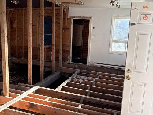 141 Pine Street, Thunder Bay, ON - Indoor Photo Showing Other Room