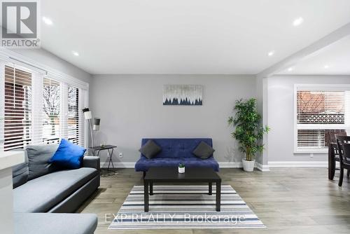 41 Keefer Road, Thorold, ON - Indoor Photo Showing Living Room