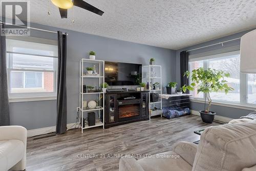 368 Bell Street, Pembroke, ON - Indoor Photo Showing Living Room