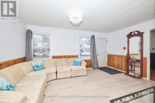 60 Dunkirk Road, Welland (Lincoln/Crowland), ON - Indoor Photo Showing Living Room