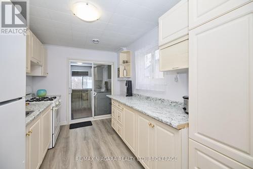 60 Dunkirk Road, Welland (Lincoln/Crowland), ON - Indoor Photo Showing Kitchen With Upgraded Kitchen