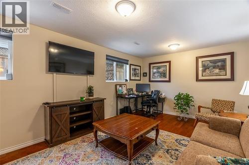 192 Woods Street, Chatham, ON - Indoor Photo Showing Living Room