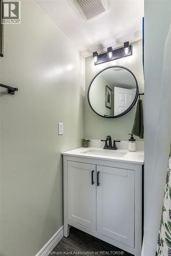 192 Woods Street, Chatham, ON - Indoor Photo Showing Bathroom