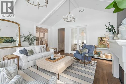 256 Pentilly Road, Tecumseh, ON - Indoor Photo Showing Living Room