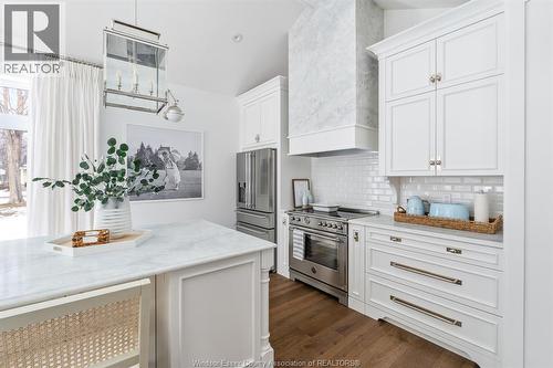 256 Pentilly Road, Tecumseh, ON - Indoor Photo Showing Kitchen With Upgraded Kitchen