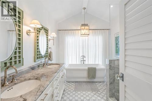 256 Pentilly Road, Tecumseh, ON - Indoor Photo Showing Bathroom