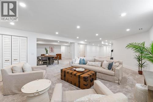 256 Pentilly Road, Tecumseh, ON - Indoor Photo Showing Living Room