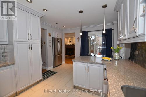 6539 Tripoli Terrace, Mississauga, ON - Indoor Photo Showing Kitchen