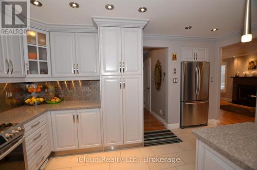 6539 Tripoli Terrace, Mississauga, ON - Indoor Photo Showing Kitchen