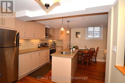 6539 Tripoli Terrace, Mississauga, ON - Indoor Photo Showing Kitchen