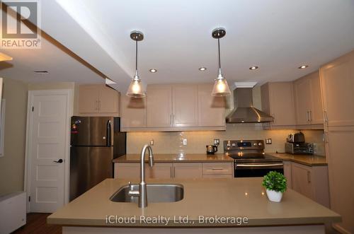 6539 Tripoli Terrace, Mississauga, ON - Indoor Photo Showing Kitchen With Stainless Steel Kitchen