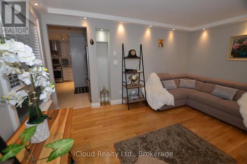 6539 Tripoli Terrace, Mississauga, ON - Indoor Photo Showing Living Room