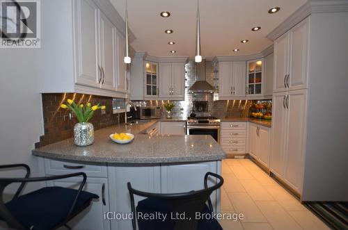 6539 Tripoli Terrace, Mississauga, ON - Indoor Photo Showing Kitchen With Upgraded Kitchen