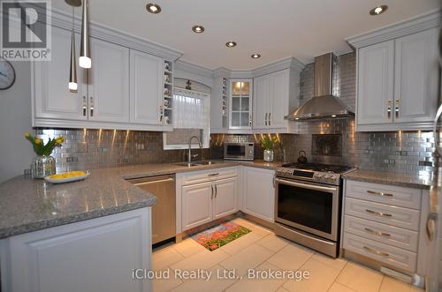 6539 Tripoli Terrace, Mississauga, ON - Indoor Photo Showing Kitchen