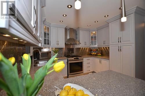 6539 Tripoli Terrace, Mississauga, ON - Indoor Photo Showing Kitchen With Upgraded Kitchen