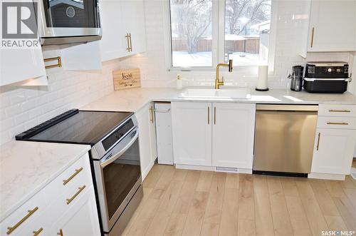 28 Malta Crescent, Saskatoon, SK - Indoor Photo Showing Kitchen
