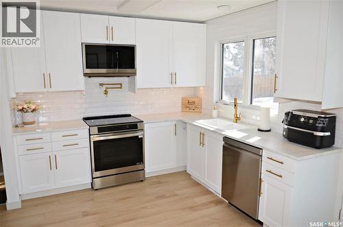 28 Malta Crescent, Saskatoon, SK - Indoor Photo Showing Kitchen