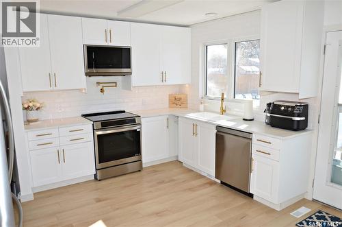 28 Malta Crescent, Saskatoon, SK - Indoor Photo Showing Kitchen With Upgraded Kitchen