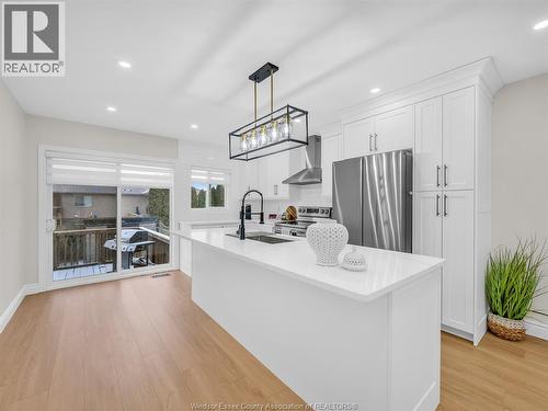 433 Rosewood, Lakeshore, ON - Indoor Photo Showing Kitchen With Upgraded Kitchen