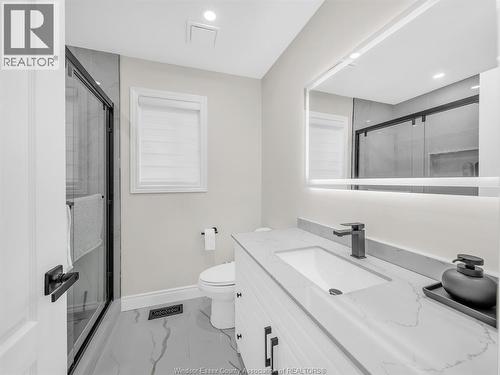 433 Rosewood, Lakeshore, ON - Indoor Photo Showing Bathroom