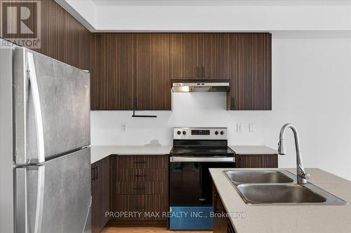 775 Chinook Path, Oshawa, ON - Indoor Photo Showing Kitchen With Double Sink