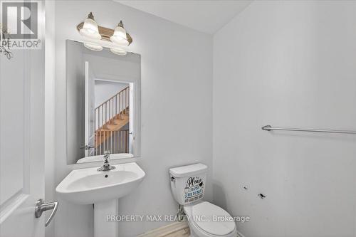 775 Chinook Path, Oshawa, ON - Indoor Photo Showing Bathroom