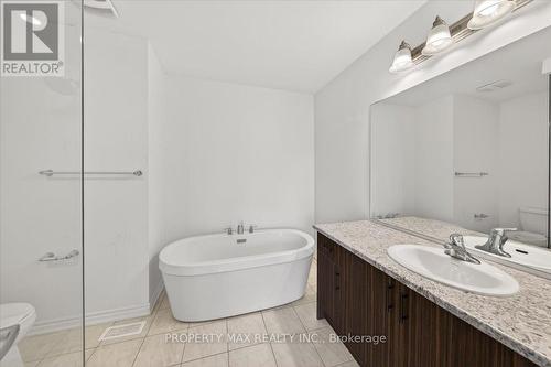 775 Chinook Path, Oshawa, ON - Indoor Photo Showing Bathroom